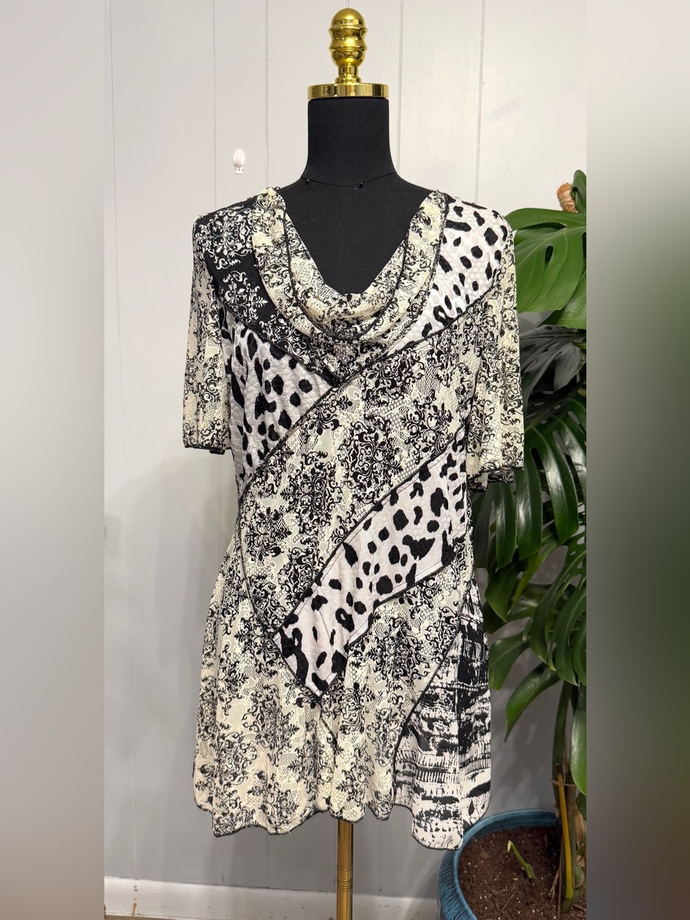 #17)  Feratelli Black & Cream Mixed Print Top (stretch)